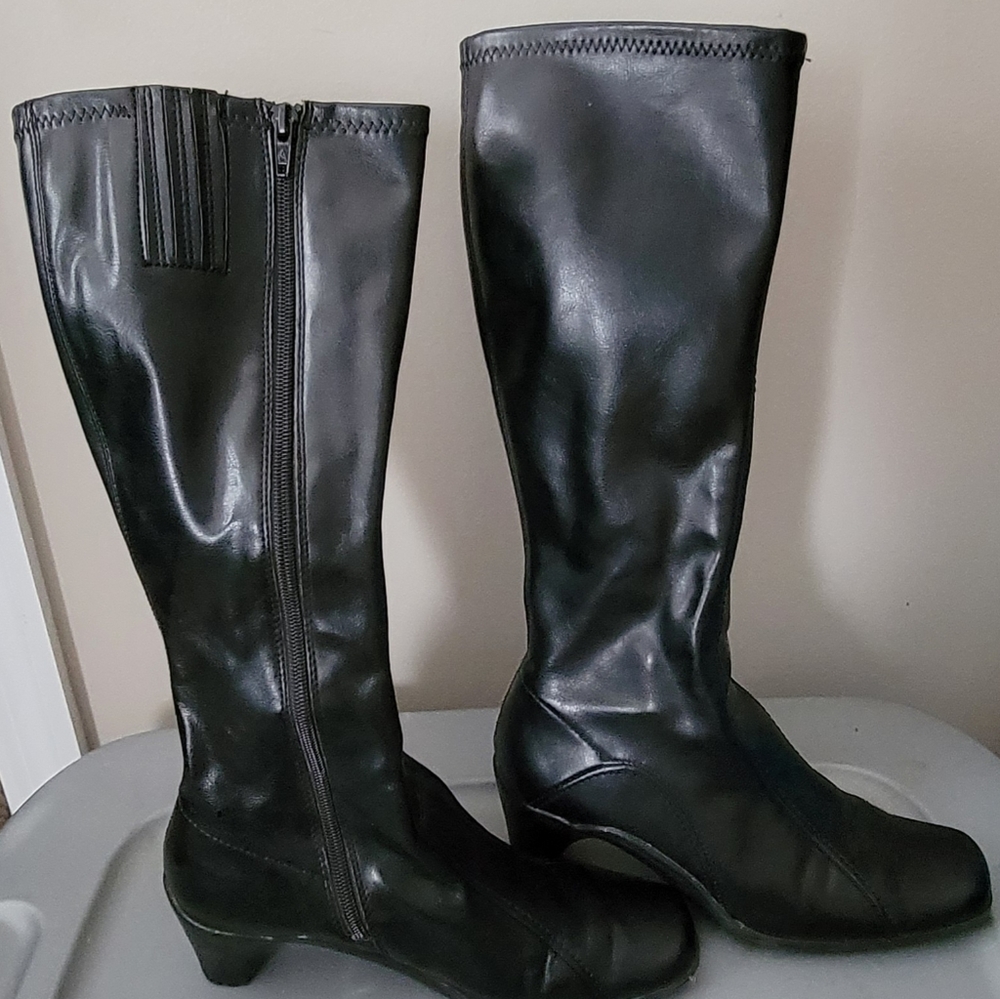 Aerosole Boots 7.5M black 16.5 inches top to bottom of heel.